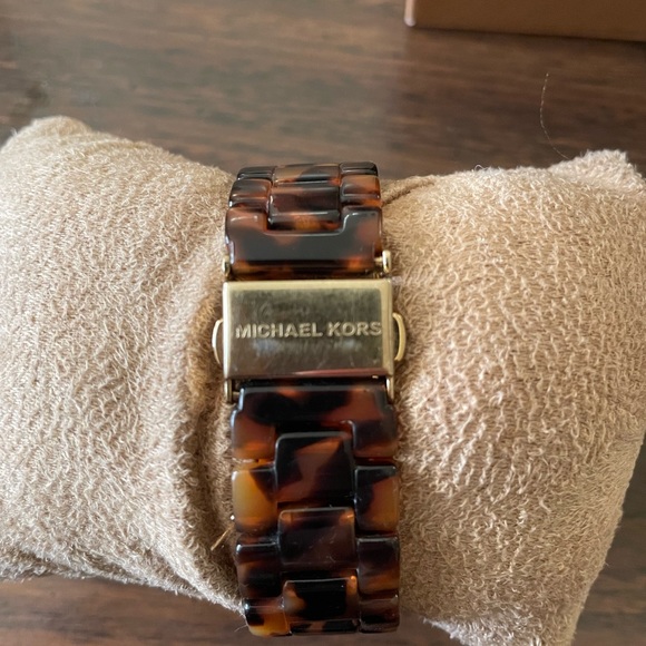 Michael Kors Acrylic Tortoiseshell Watch w/ Box - Picture 9 of 11